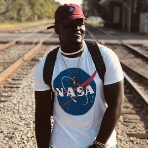 Meet your Posher, Bakari